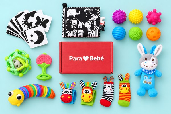 Los 8 juguetes estimulantes del box, alrededor de su caja