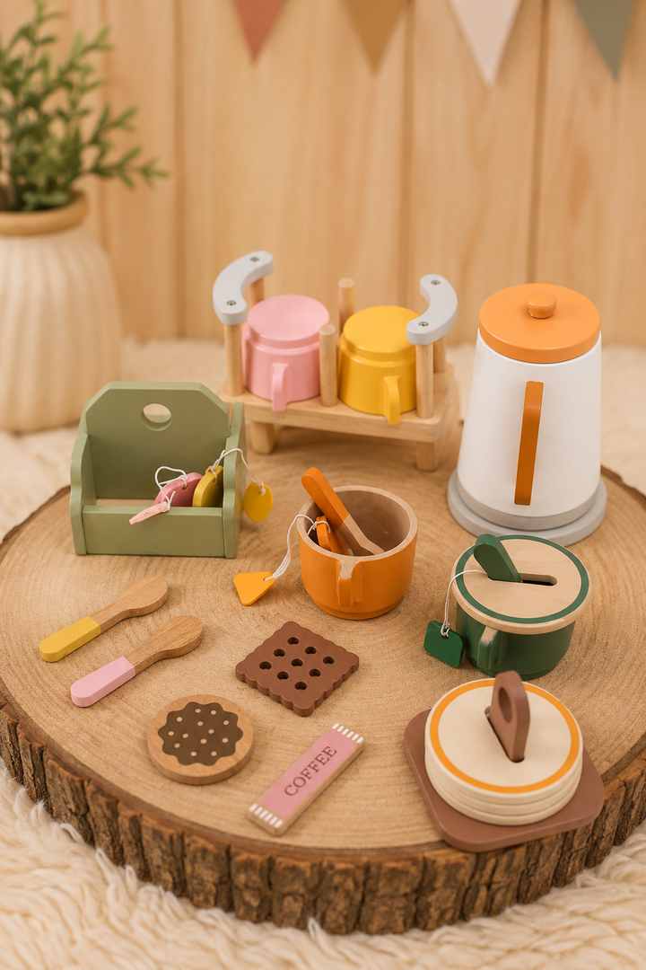 Juego de Tazas y Hervidor de Madera